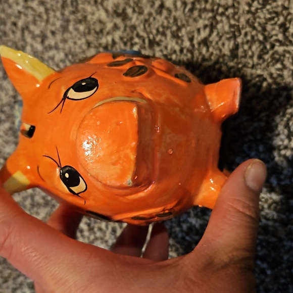 Vintage pink piggy bank. Pink with blue flowers on it - Picture 3 of 8